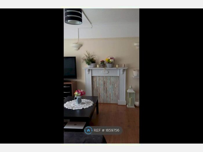 1 Bedroom Flat To Rent In Gladstone Drive, Scunthorpe, DN16