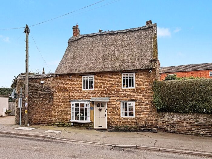 3 Bedroom Detached House For Sale In Thatch Cottage, Main Road, Crick, Northamptonshire, NN6
