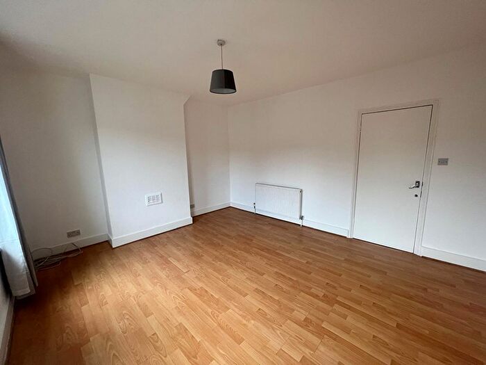 1 Bedroom Flat To Rent In Northwood Road, Thornton Heath, Surrey, CR7