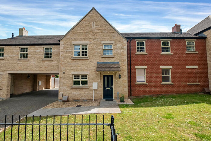 3 Bedroom Terraced House For Sale In Lock Mews, Stamford, PE9