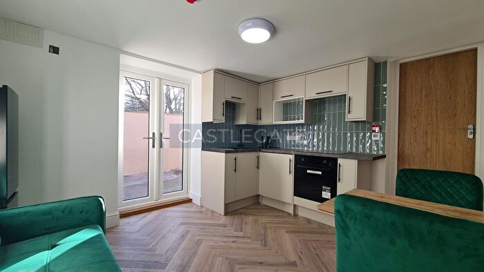 1 Bedroom Flat To Rent In Colne Street, Aspley, Huddersfield, West Yorkshire, HD1