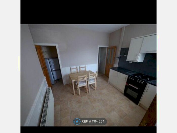 4 Bedroom End Of Terrace House To Rent In Aston View, Leeds, LS13