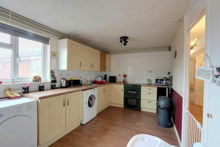 3 Bedroom Flat To Rent In Dovercliff Road, Canvey Island, SS8
