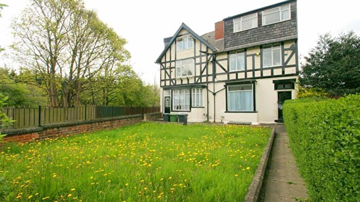 2 Bedroom Apartment To Rent In Austhorpe Road, Cross Gates, LS15