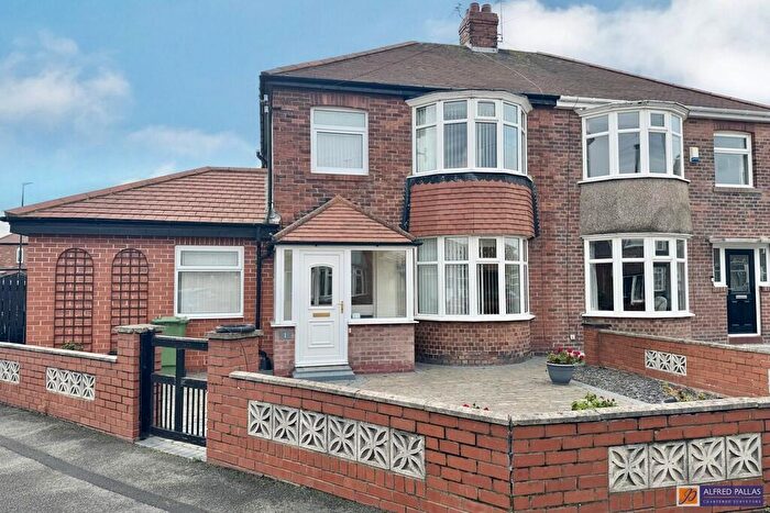 4 Bedroom Semi Detached House For Sale In Folldon Avenue Fulwell, SR6