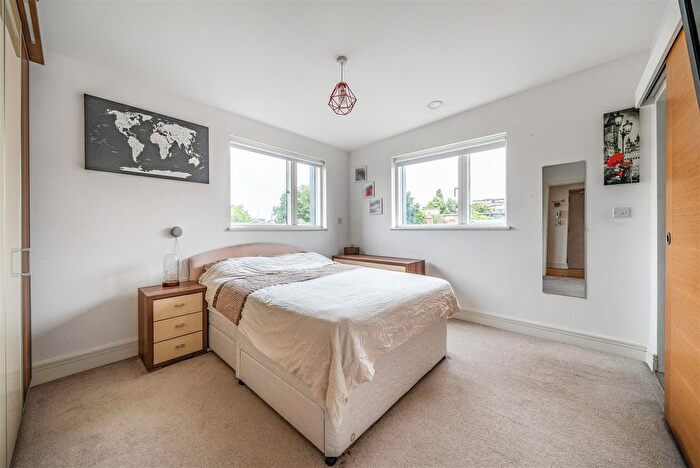 2 Bedroom Flat For Sale In Clarence Walk, Clapham, SW4