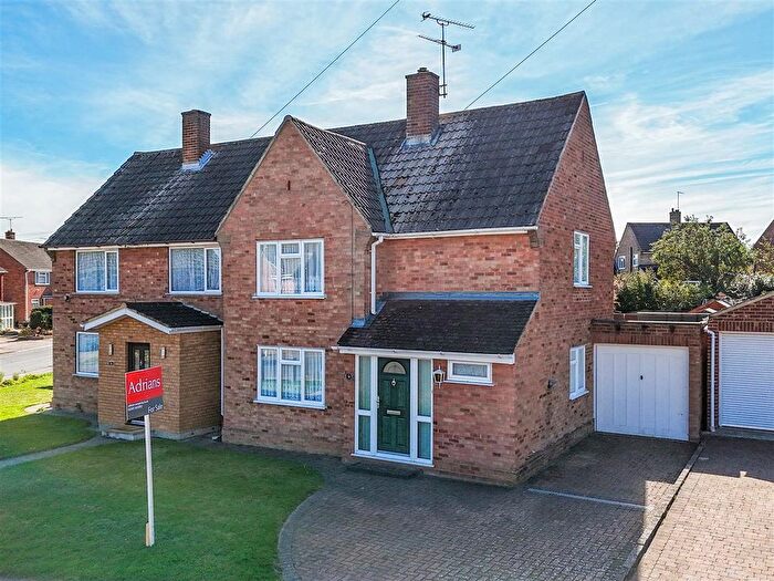 3 Bedroom Semi-Detached House For Sale In Nabbott Road, Chelmsford, CM1