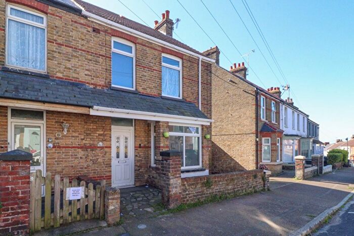 3 Bedroom Terraced House For Sale In Victoria Avenue, Margate, Kent, CT9