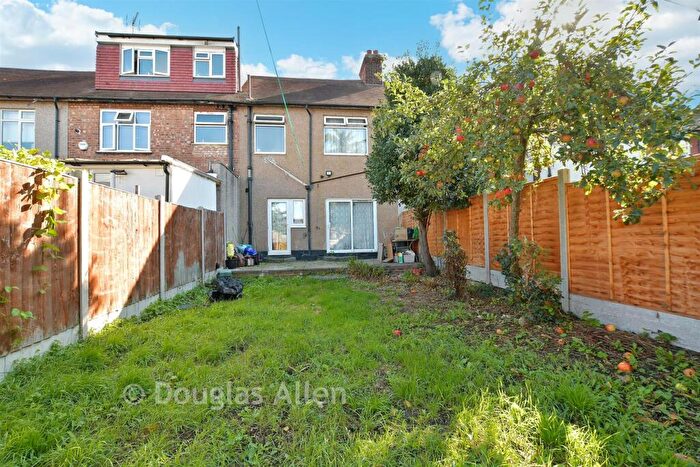 3 Bedroom Terraced House For Sale In Whalebone Lane North, Romford, Essex, RM6