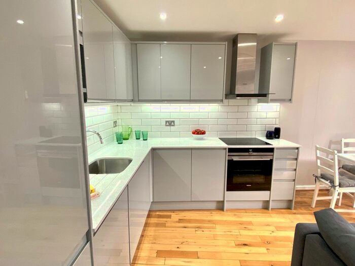 2 Bedroom Flat To Rent In Flat Amisha Court, Grange Road, London, SE1