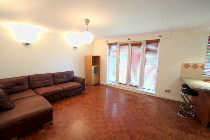 2 Bedroom Flat To Rent In Addiscombe Road, Croydon, CR0