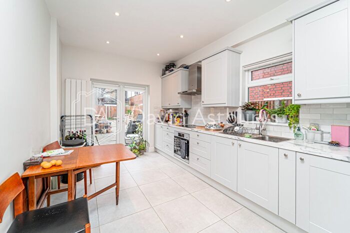 4 Bedroom End Of Terrace House To Rent In Parkland Road, Wood Green, London, N22