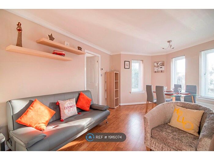 1 Bedroom Flat To Rent In St. Peters Street, Glasgow, G4