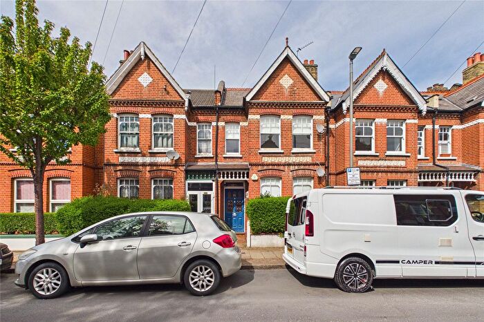 1 Bedroom Flat To Rent In Dinsmore Road, London, SW12