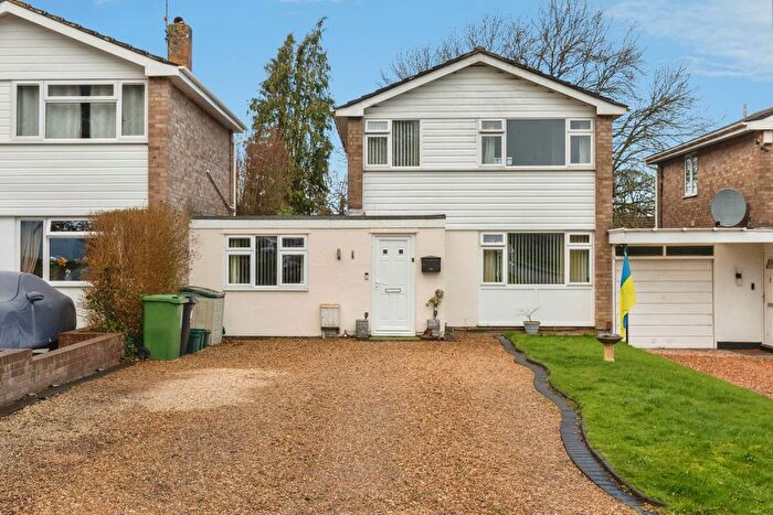 4 Bedroom Link Detached House For Sale In Medway Court, Bristol, BS35