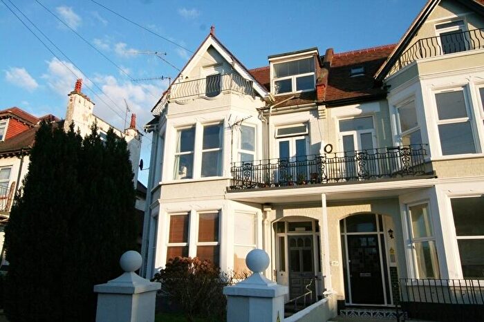 1 Bedroom Flat To Rent In Cobham Road, Westcliff-on-Sea, SS0