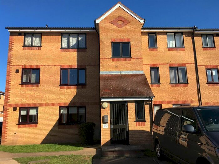 1 Bedroom Flat To Rent In Redford Close, Feltham TW13