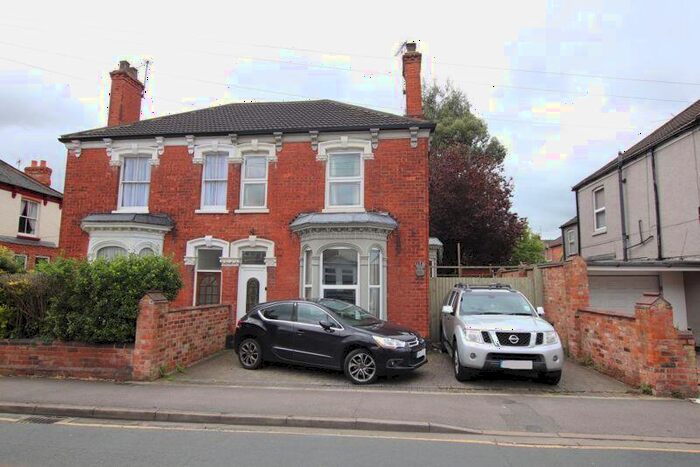 3 Bedroom Semi-Detached House For Sale In Ainsle Street, Grimsby, DN32