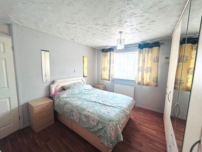 2 Bedroom Semi-Detached Bungalow For Sale In Lingfield Road, Evesham, WR11