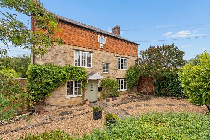 5 Bedroom Detached House For Sale In Church Lane, Lathbury, Newport Pagnell, MK16