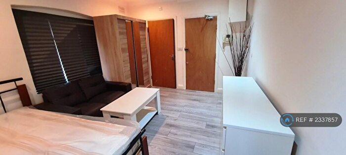 Studio To Rent In New Southgate, London, N11