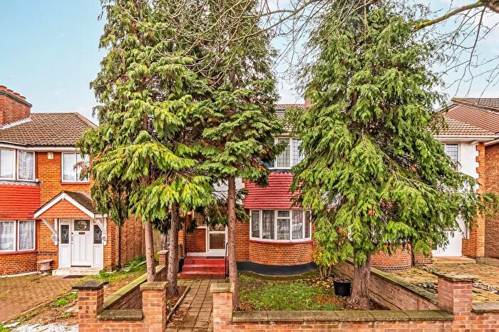 4 Bedroom Semi Detached House For Sale In Bowes Road, East Acton, W3
