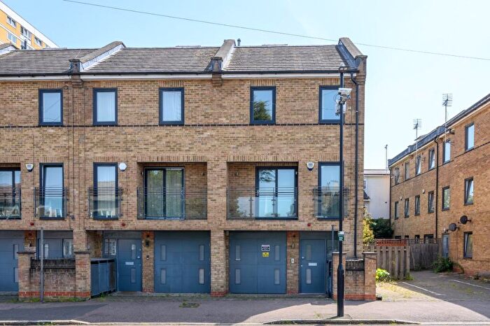 4 Bedroom End Of Terrace House To Rent In Nightingale Road, London, N22