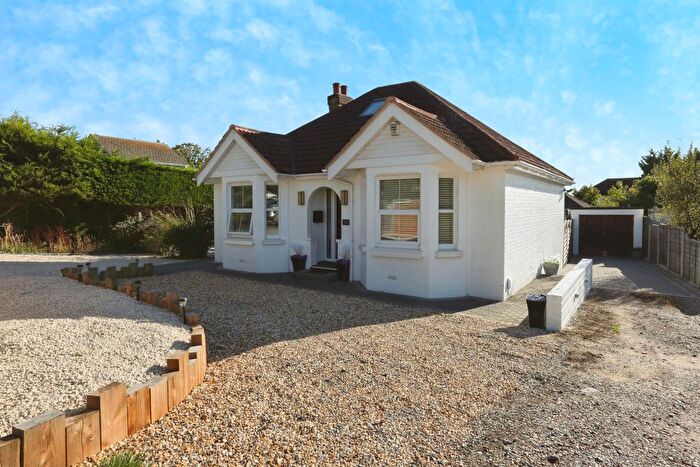 3 Bedroom Detached Bungalow For Sale In Bursledon Road, Southampton, SO19