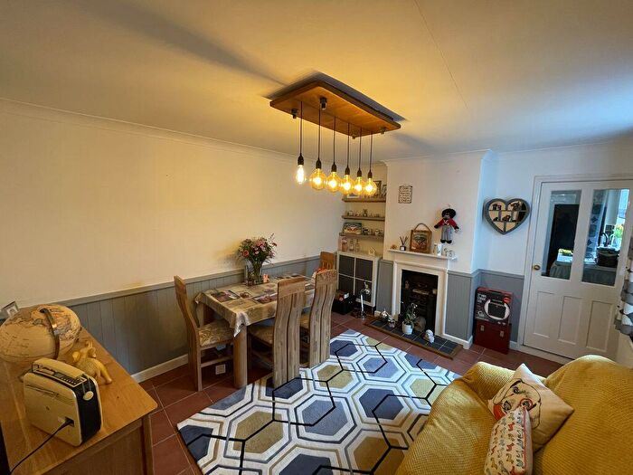 3 Bedroom Semi-Detached House For Sale In Bridgegate, Howden, DN14