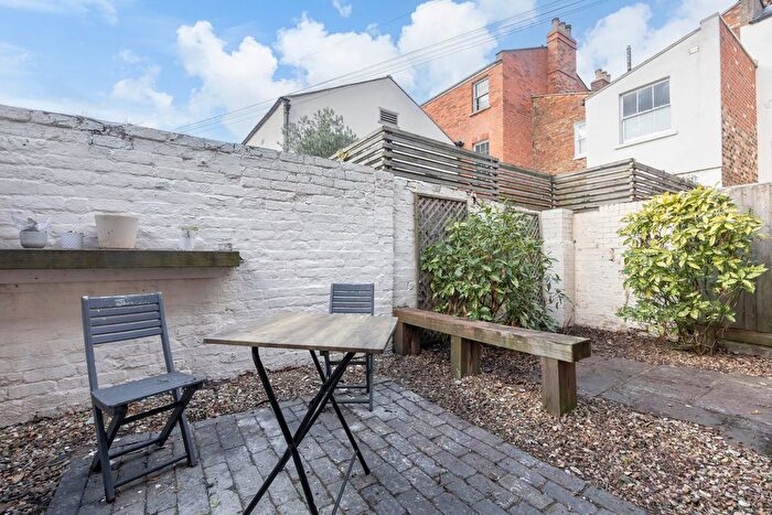 1 Bedroom Flat To Rent In St. Georges Terrace, Cheltenham, GL50