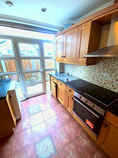 1 Bedroom Semi-Detached House To Rent In Ropers Avenue, London, E4