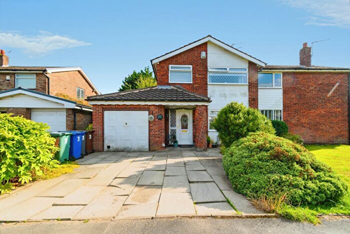 4 Bedroom Semi-Detached House For Sale In Moss Shaw Way, Radcliffe, M26