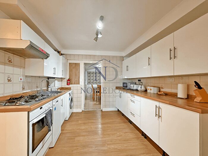 4 Bedroom Terraced House To Rent In Hillingdon Avenue, Staines-Upon-Thames, TW19