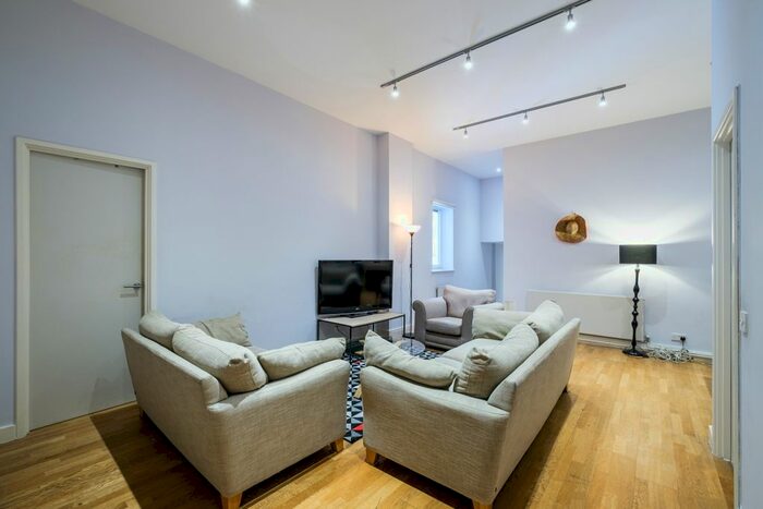 2 Bedroom Flat To Rent In Butlers Amp; Colonial Wharf, Shad Thames, SE1