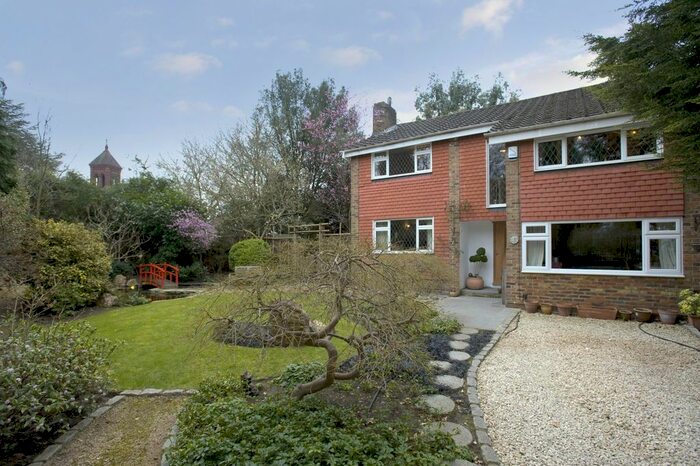4 Bedroom Detached House To Rent In Cedar Heights, Richmond, TW10