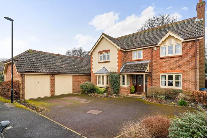 4 Bedroom Detached House For Sale In Postmill Close, Croydon, CR0