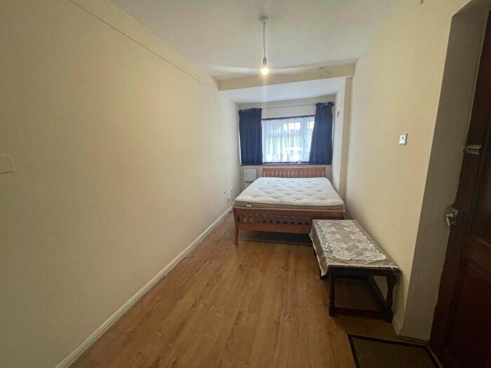 1 Bedroom Flat To Rent In Greatwest Rd, Heston, TW5