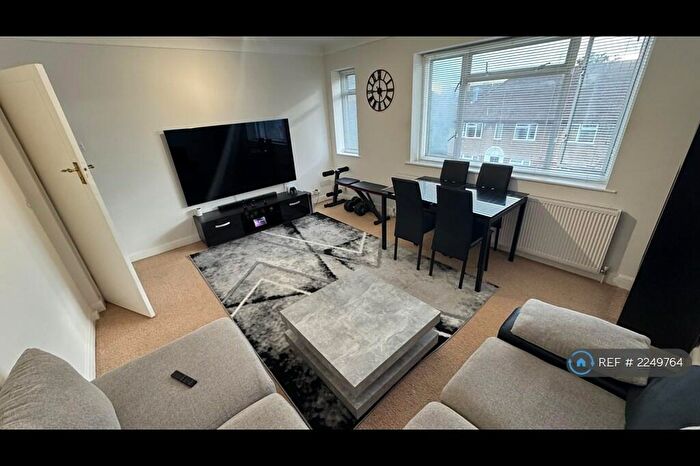 2 Bedroom Maisonette To Rent In Uphill Drive, London, NW9