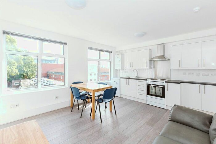 3 Bedroom Flat To Rent In Park Street, Clifton, Bristol, BS1