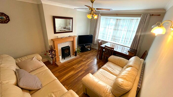 2 Bedroom Flat To Rent In Chadwell Avenue, Romford, RM6