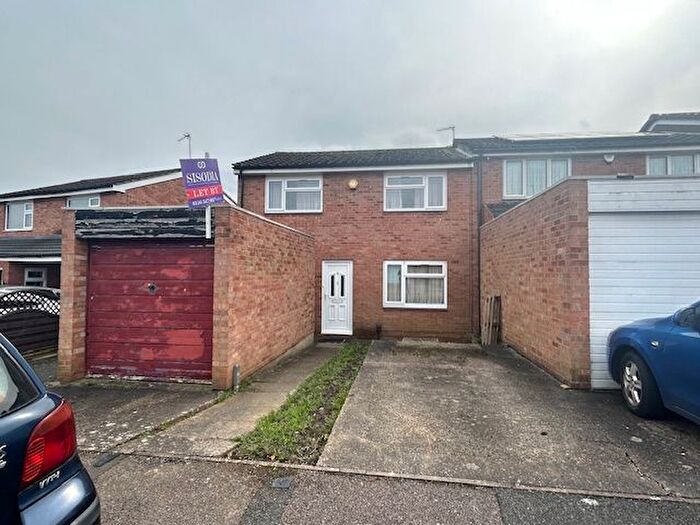 2 Bedroom Town House To Rent In Dudleston Close, Leicester, LE5