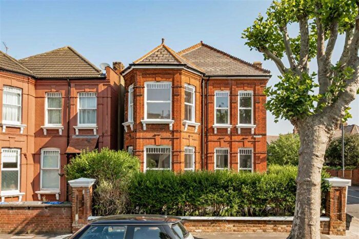 4 Bedroom Flat To Rent In Anson Road, The Mapesbury, NW2