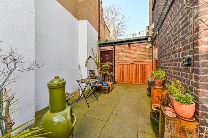 1 Bedroom Flat For Sale In Grafton Crescent, London, NW1