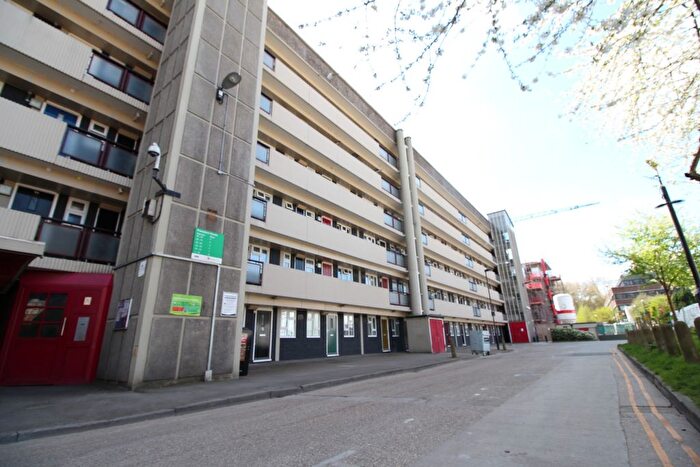 3 Bedroom Flat To Rent In President House, King Square, EC1V