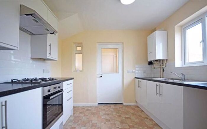 3 Bedroom Detached House To Rent In Vista Avenue, Enfield, EN3