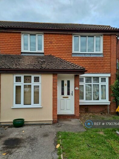 4 Bedroom Semi-Detached House To Rent In Viner Close, Walton-On-Thames, KT12