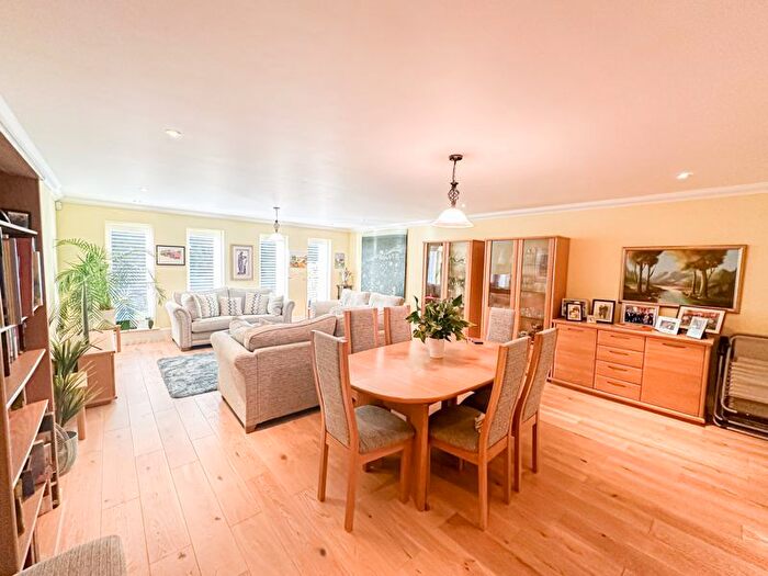 2 Bedroom Flat For Sale In Lyndhurst Road, Mossley Hill, Liverpool, L18