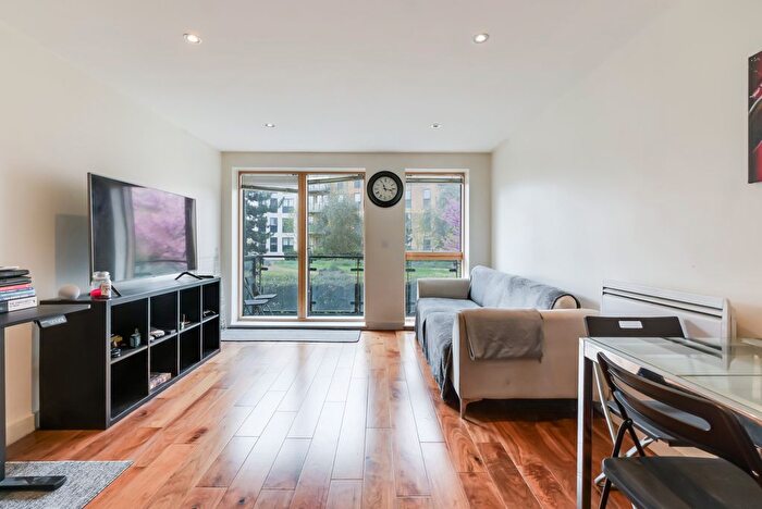 2 Bedroom Flat To Rent In Durnsford Road, London, SW19