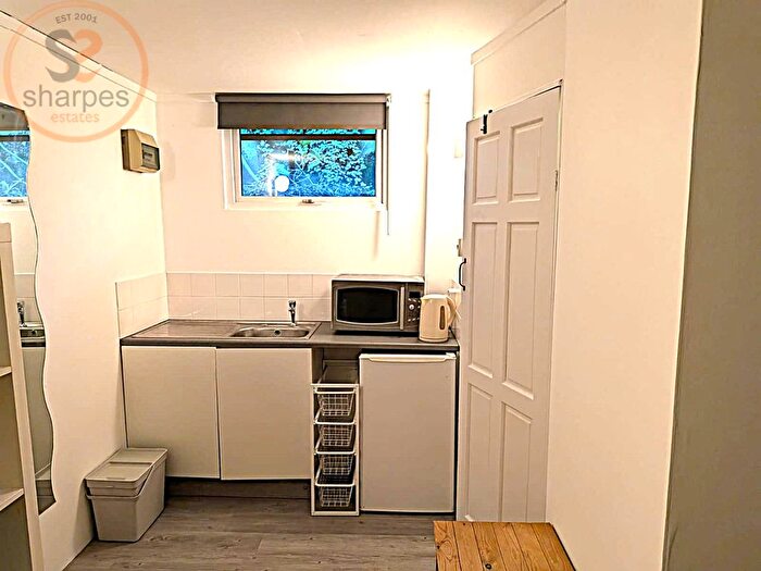 1 Bedroom Houseboat To Rent In Ducks Walk, Twickenham, Greater London, TW1