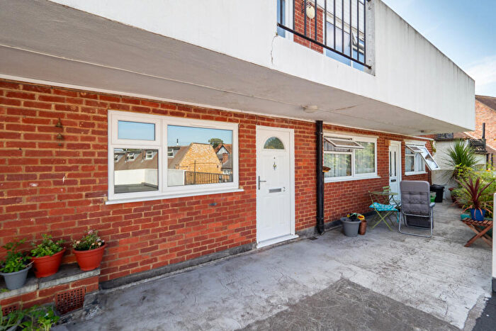 2 Bedroom Apartment To Rent In High Street, Cheam, Surrey, SM3